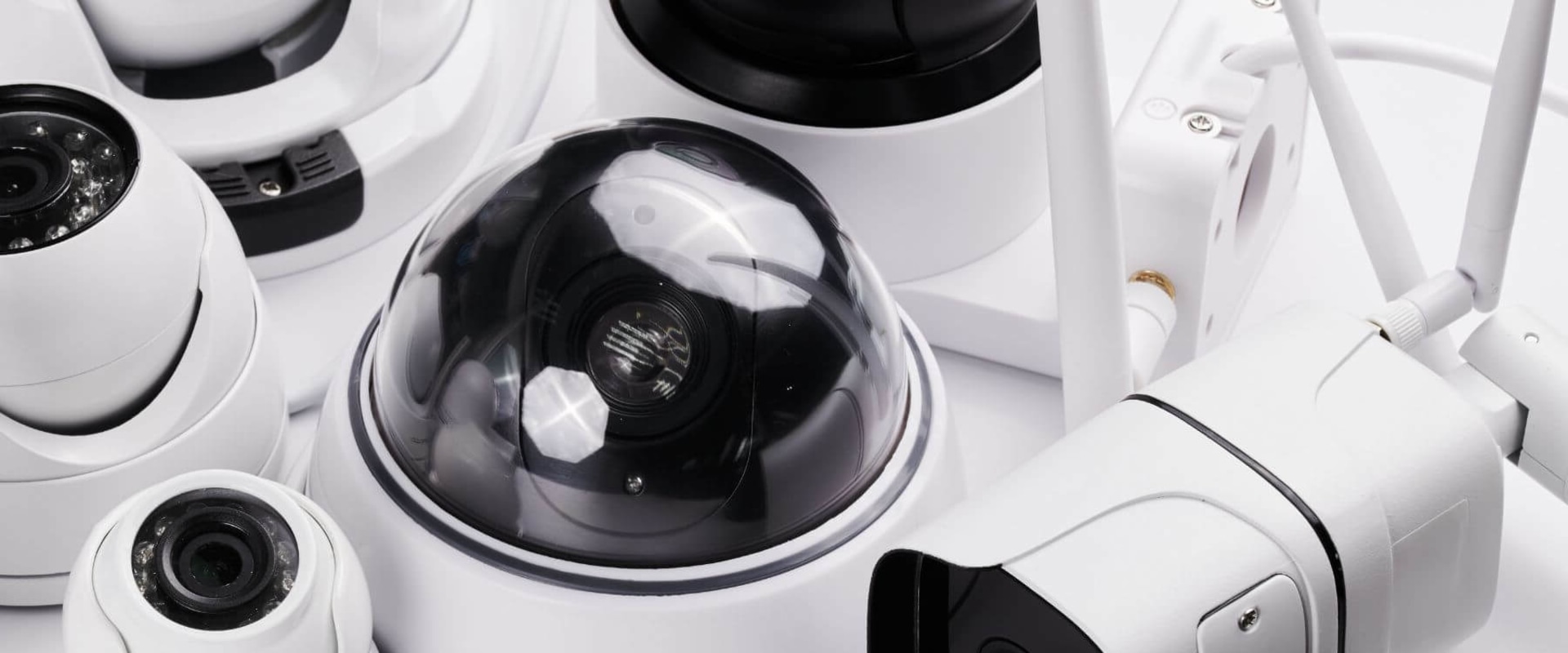Different Types of Security Cameras: A Comprehensive Comparison of Indoor vs Outdoor Options